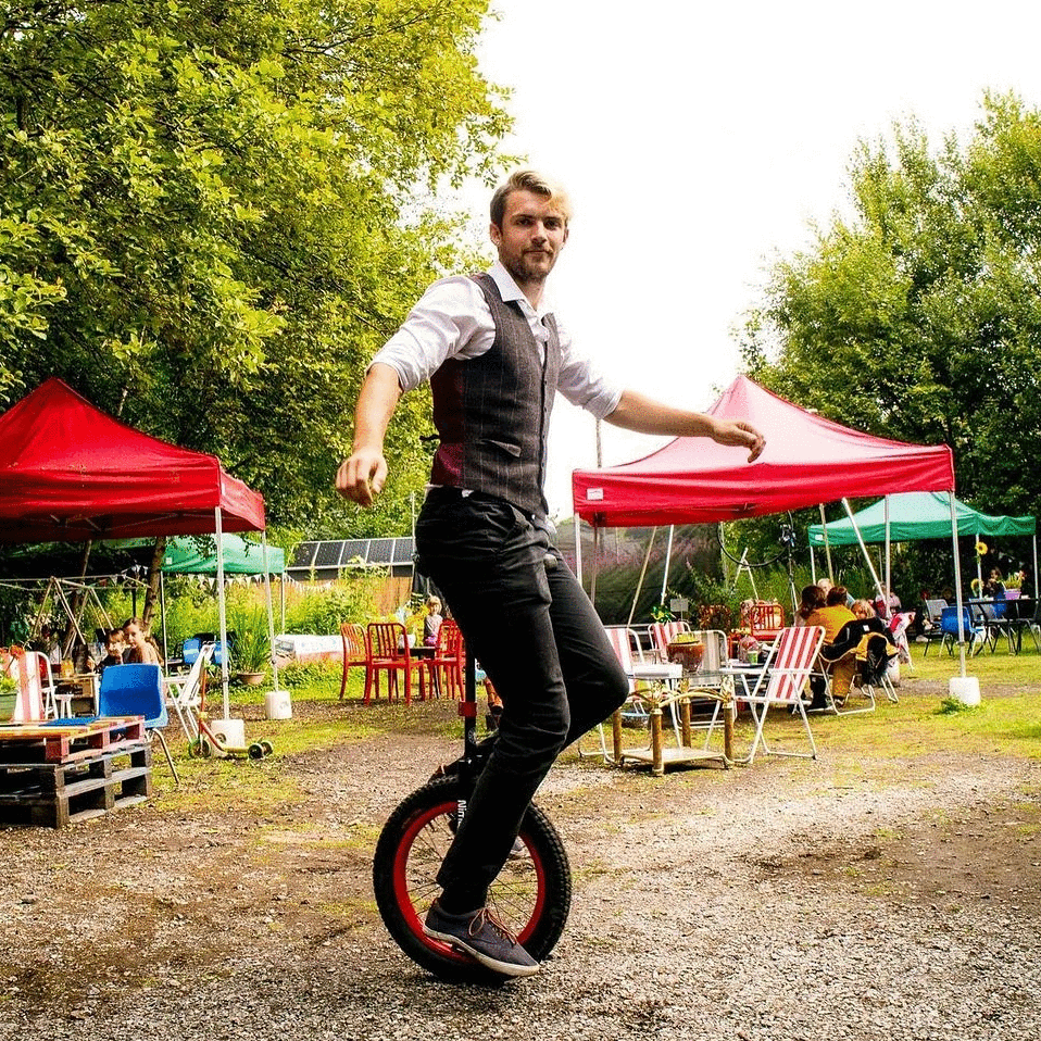 Yorkshire Circus walkabout performers